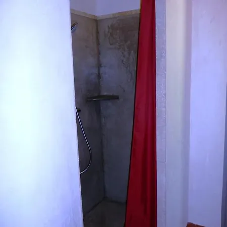 Casa A Rota D'hotes Dans Maison D'americains Эрза